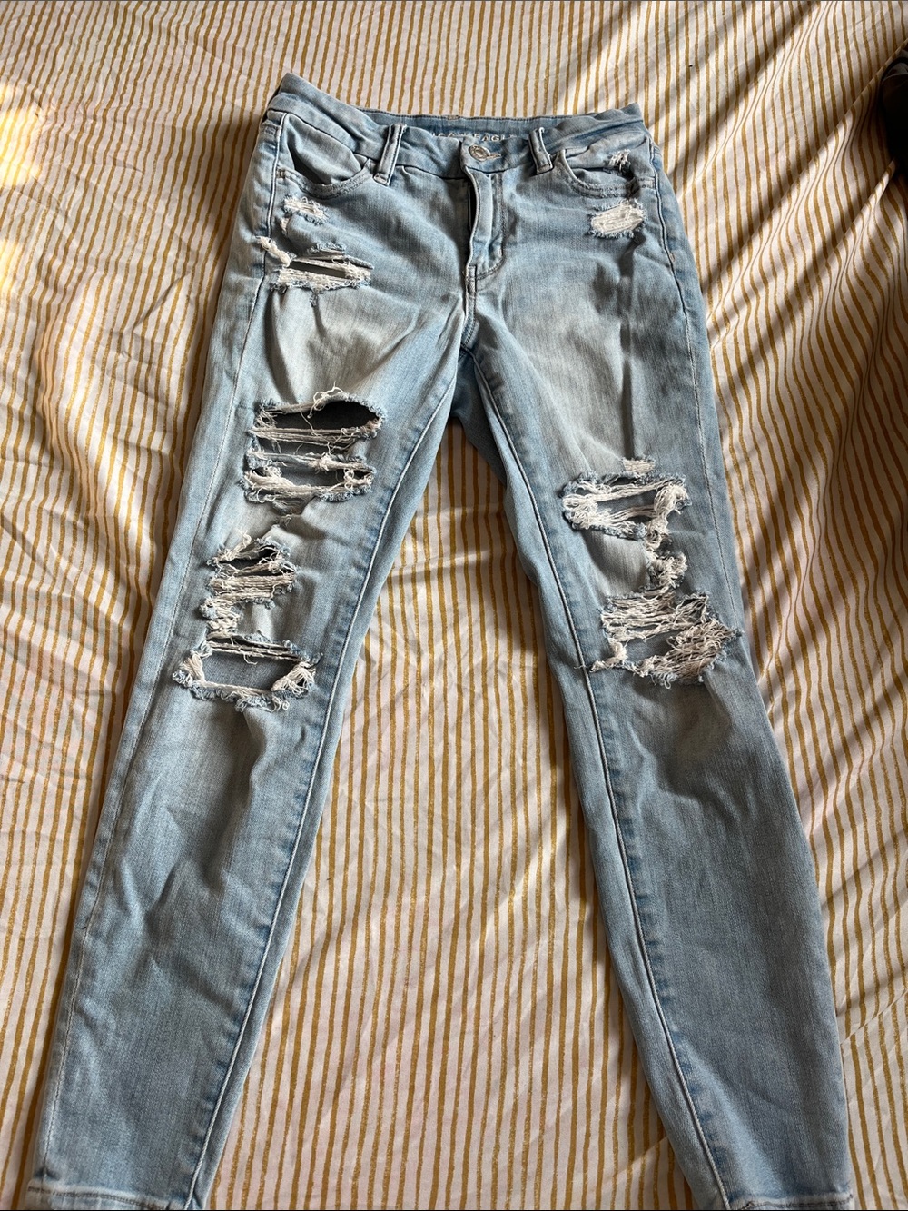 American eagle ripped skinny jeans | Size 4 Short